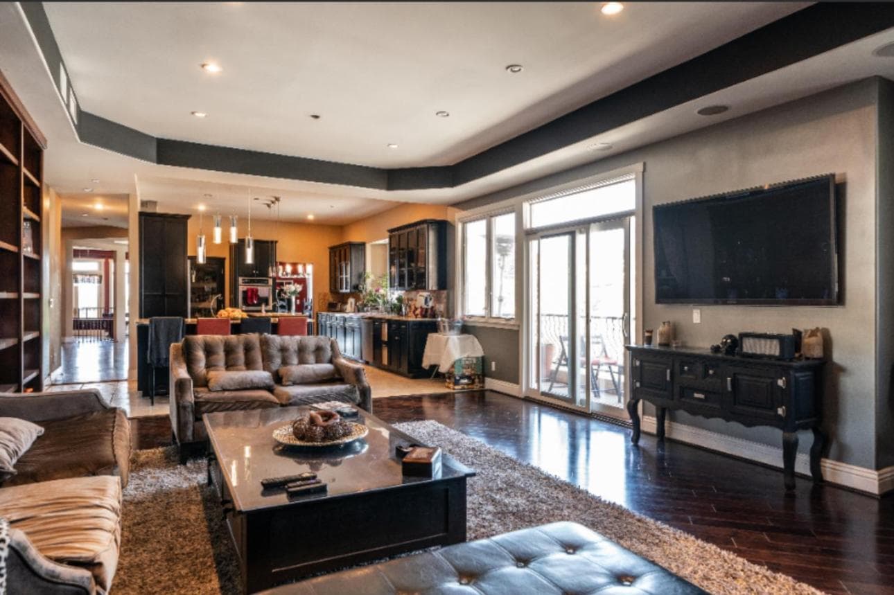 Hills of Studio City, your serene home away from Home