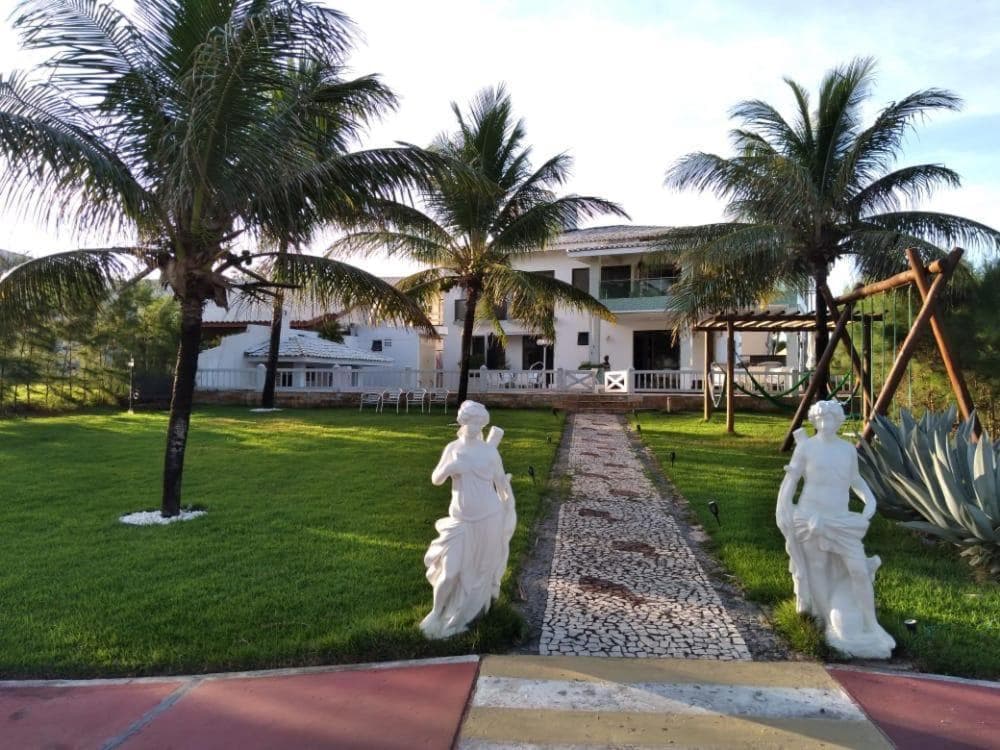 Casa em condomínio em frente mar