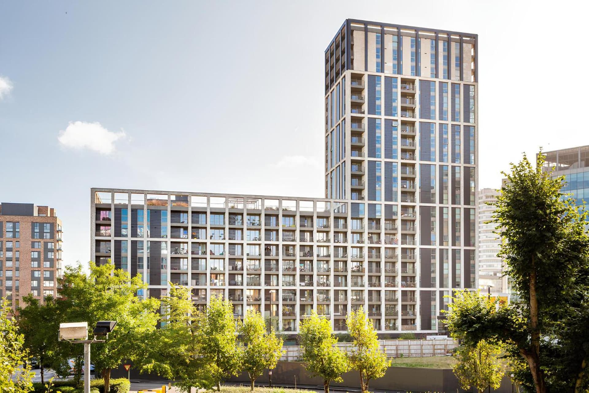 Spacious East Croydon serviced apartment: 13 mins to London