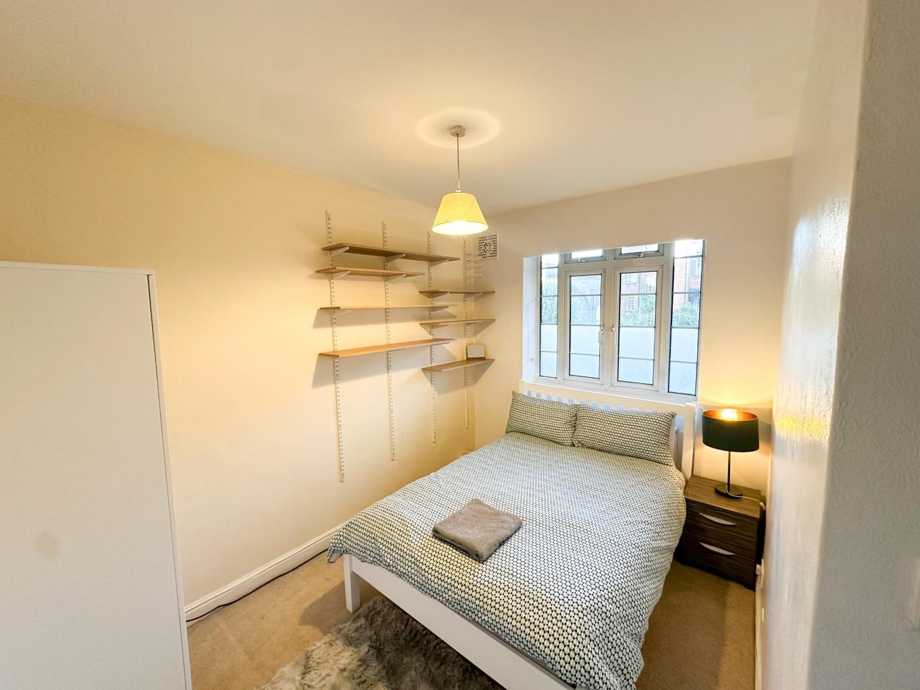2 Bed Flat - short walk from Brent Cross Station