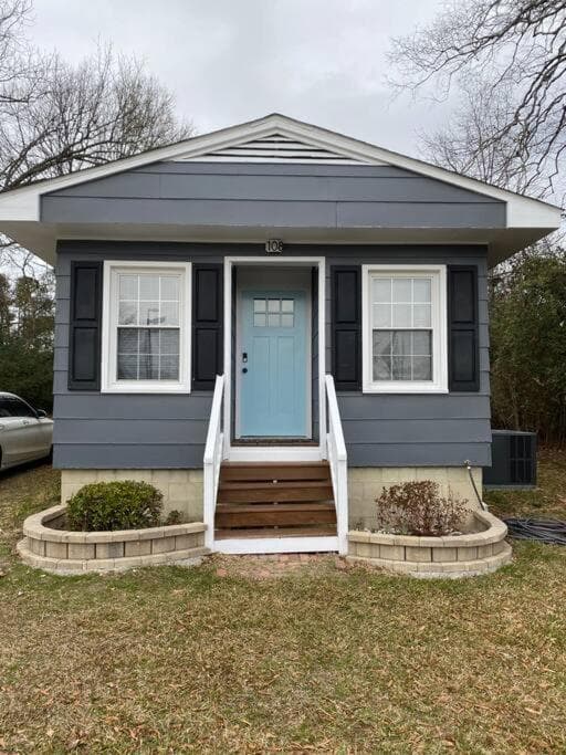 BOHO BUNGALOW - STEPS FROM HISTORIC DOWNTOWN APEX
