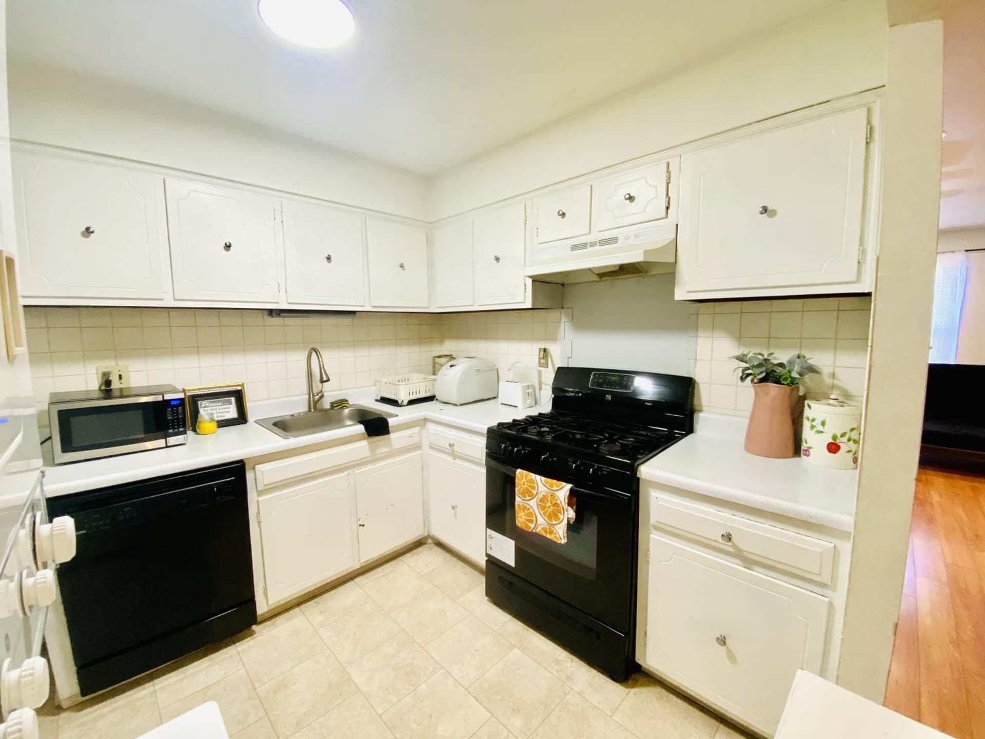 Shanghai 2900 - Vintage Oriental Style 2BR w Parking near Airport
