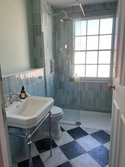 Palm Heights - top floor luxury flat