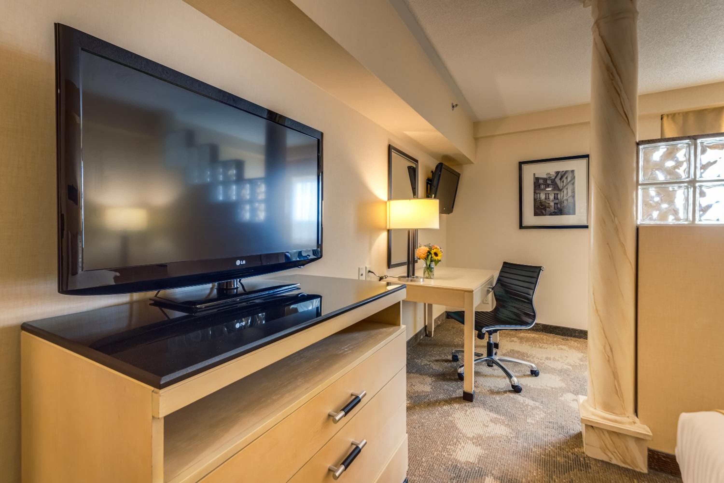 Monte Carlo Inn & Suites Downtown Markham