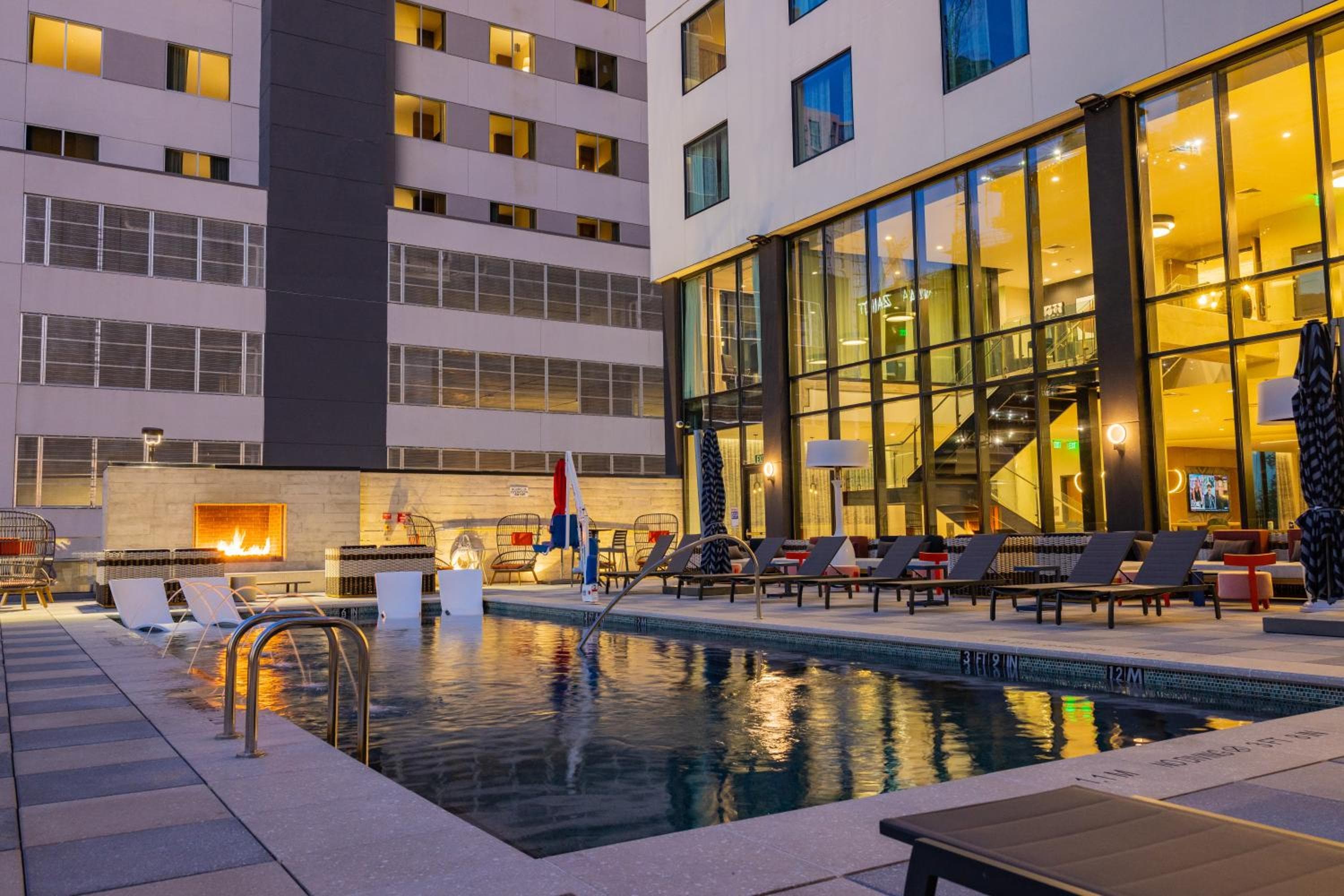 Cambria Hotel Austin Downtown
