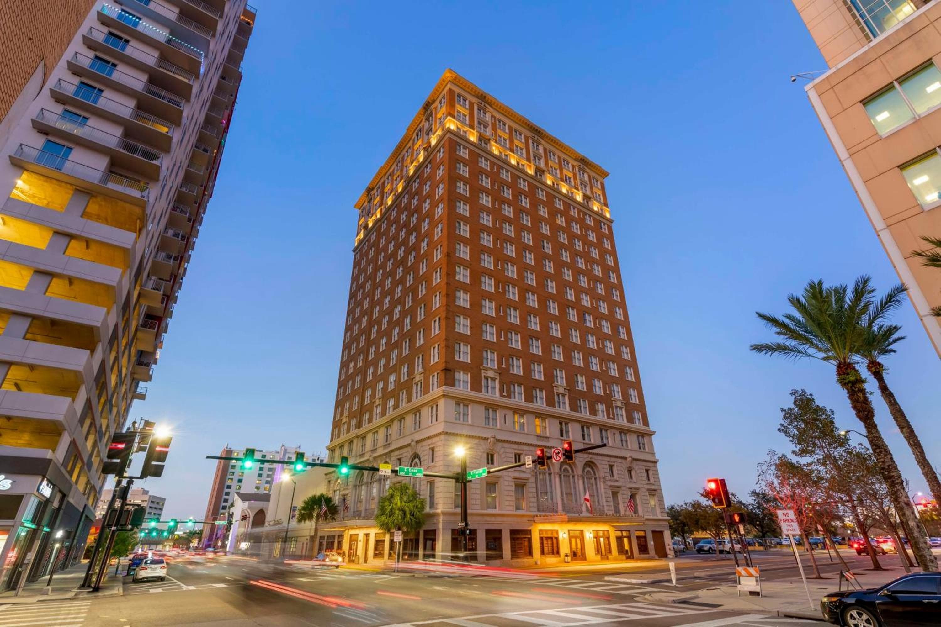 Hotel Flor Tampa Downtown, Tapestry Collection By Hilton