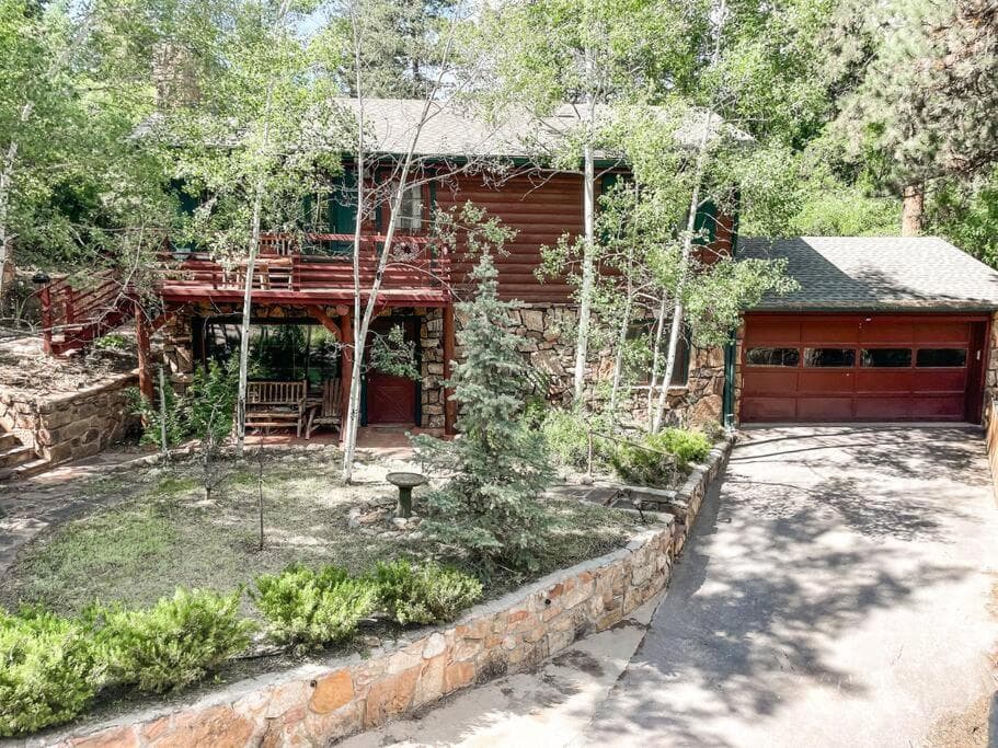 Mountainside Cabin / peaceful / near hiking trails