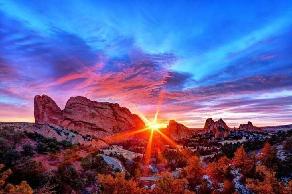 Cozy cottage in the heart of COS - pet friendly