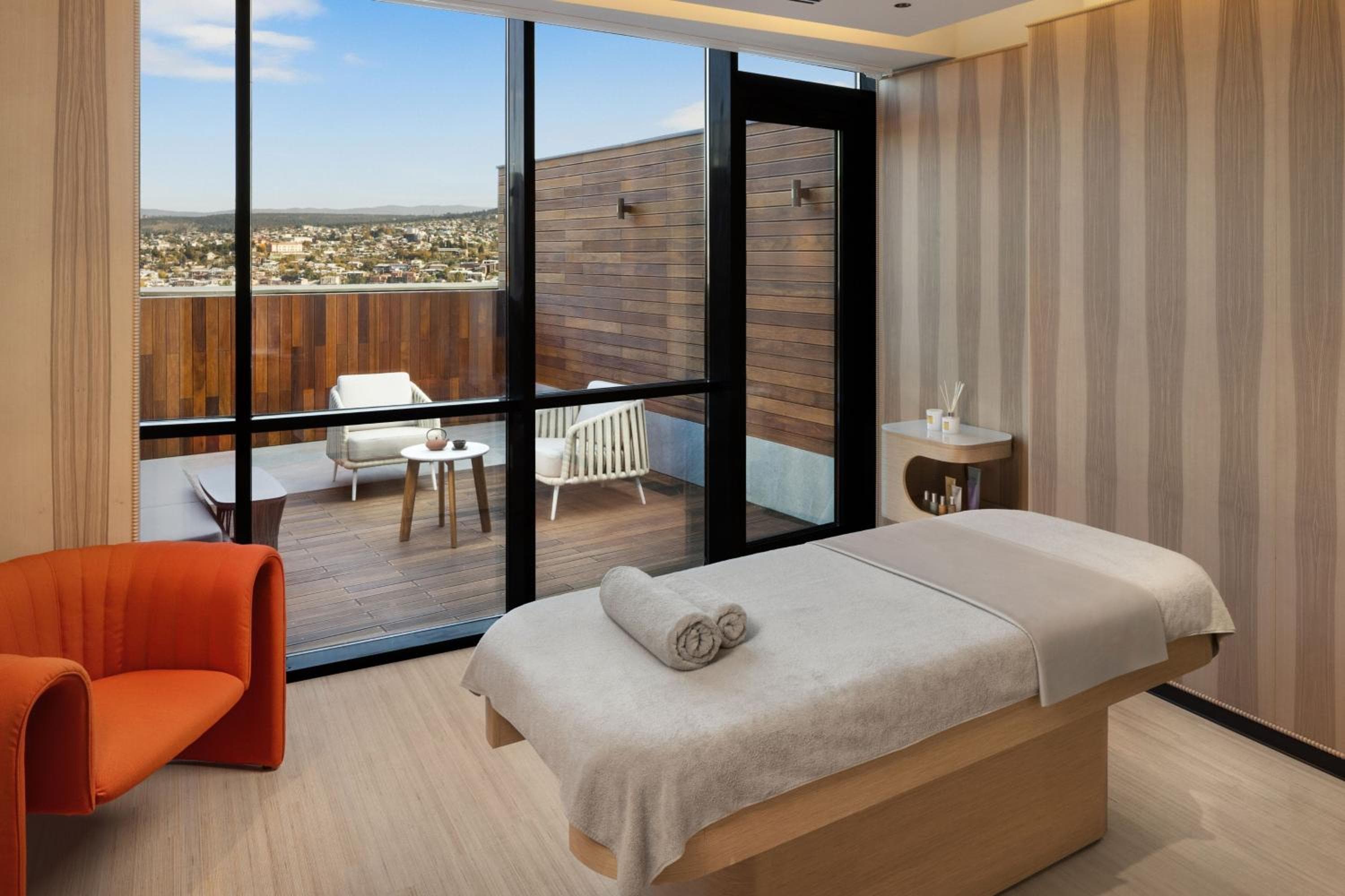 Paragraph Freedom Square, a Luxury Collection Hotel, Tbilisi