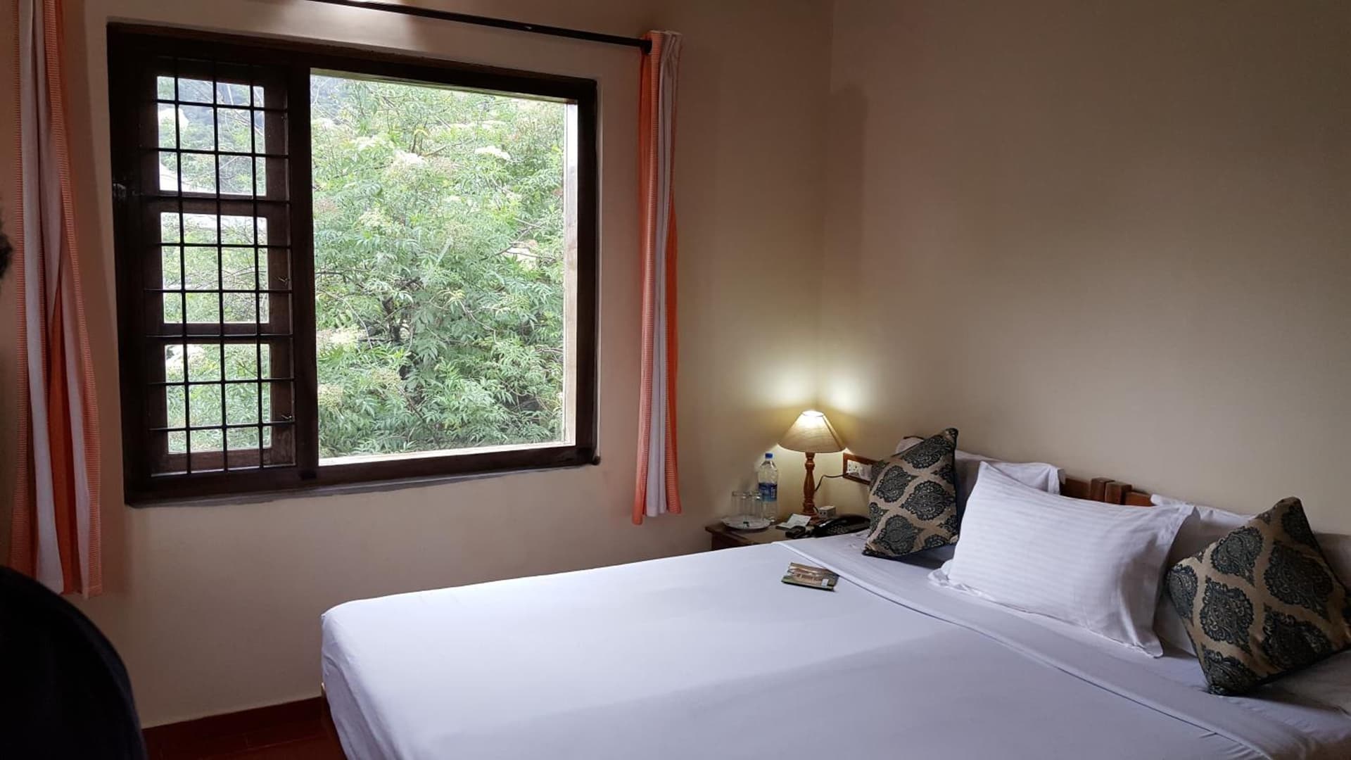 Royal Mist's Budget Guest house