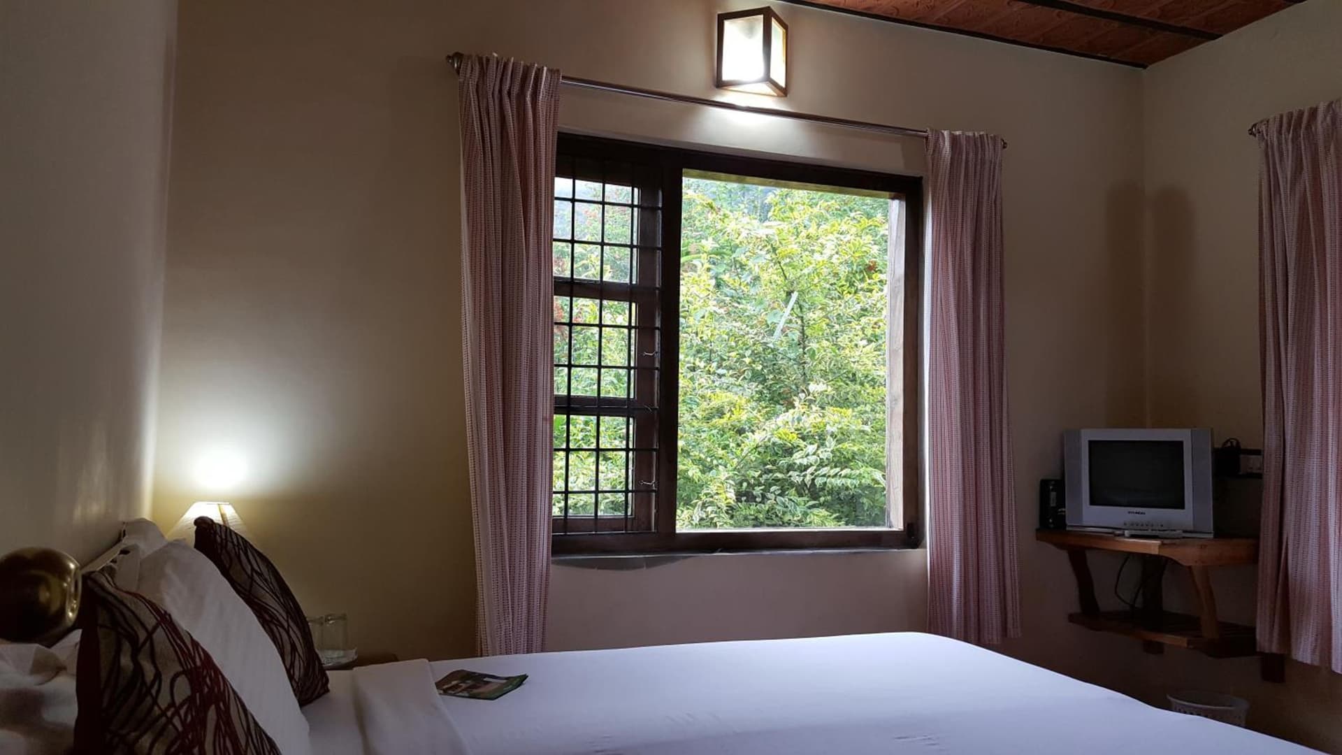 Royal Mist's Budget Guest house