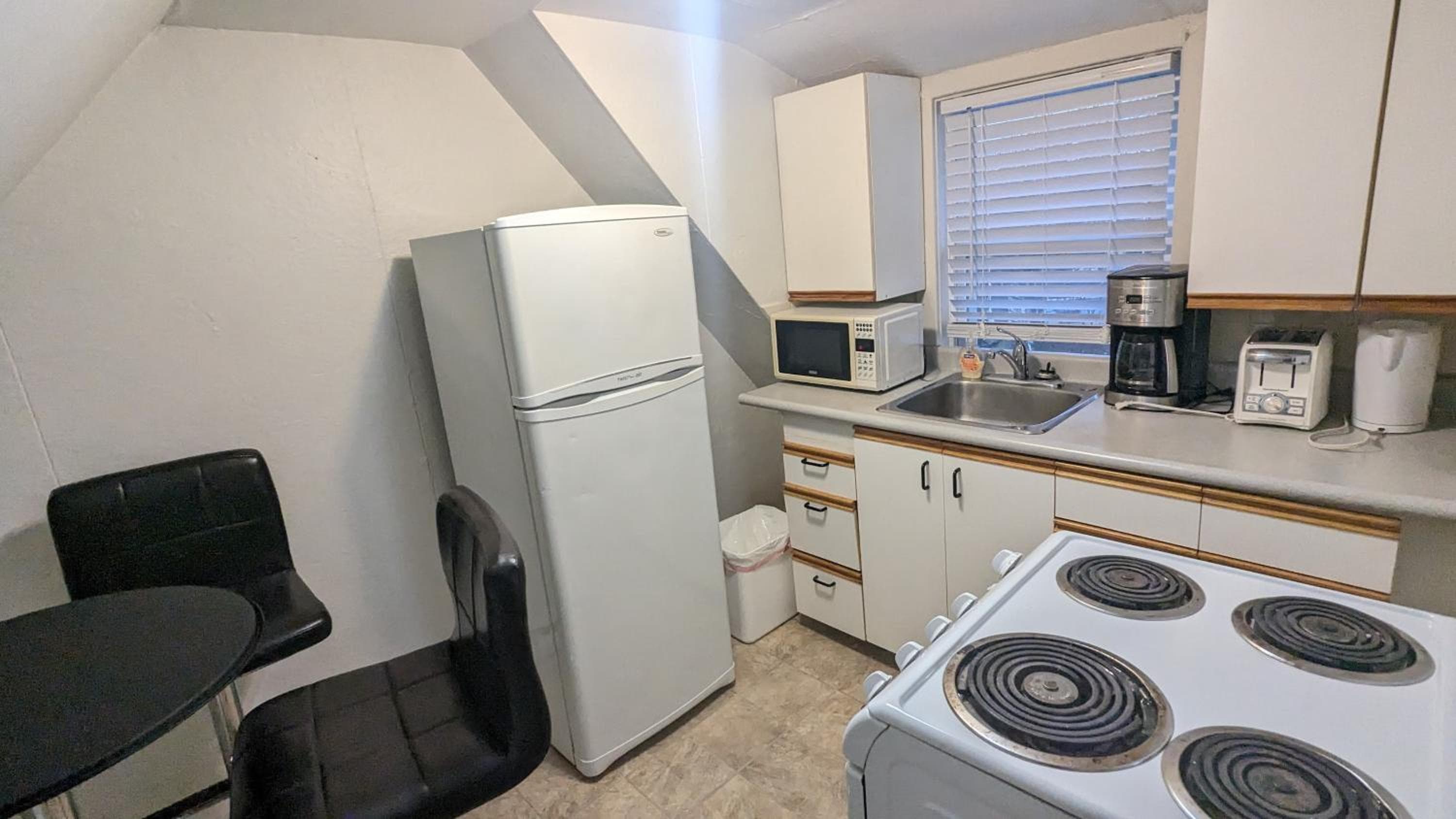 Cozy downtown one bedroom free parking