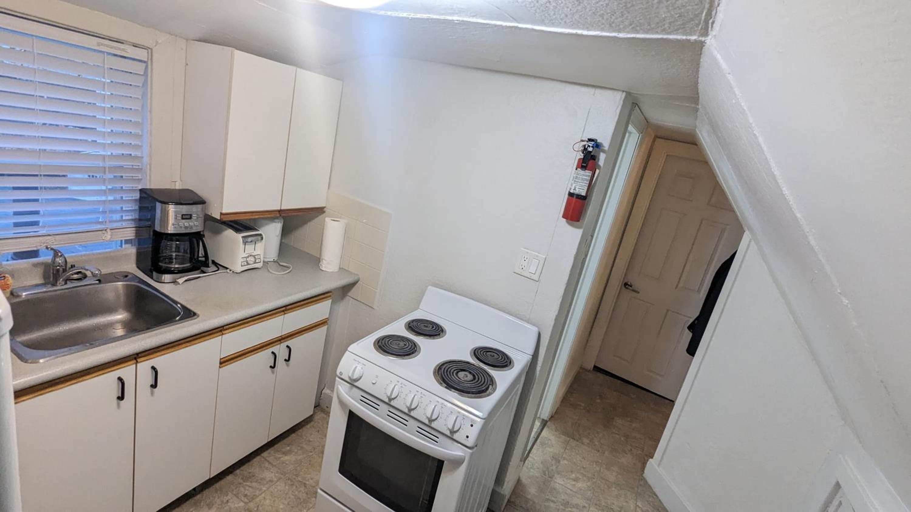 Cozy downtown one bedroom free parking