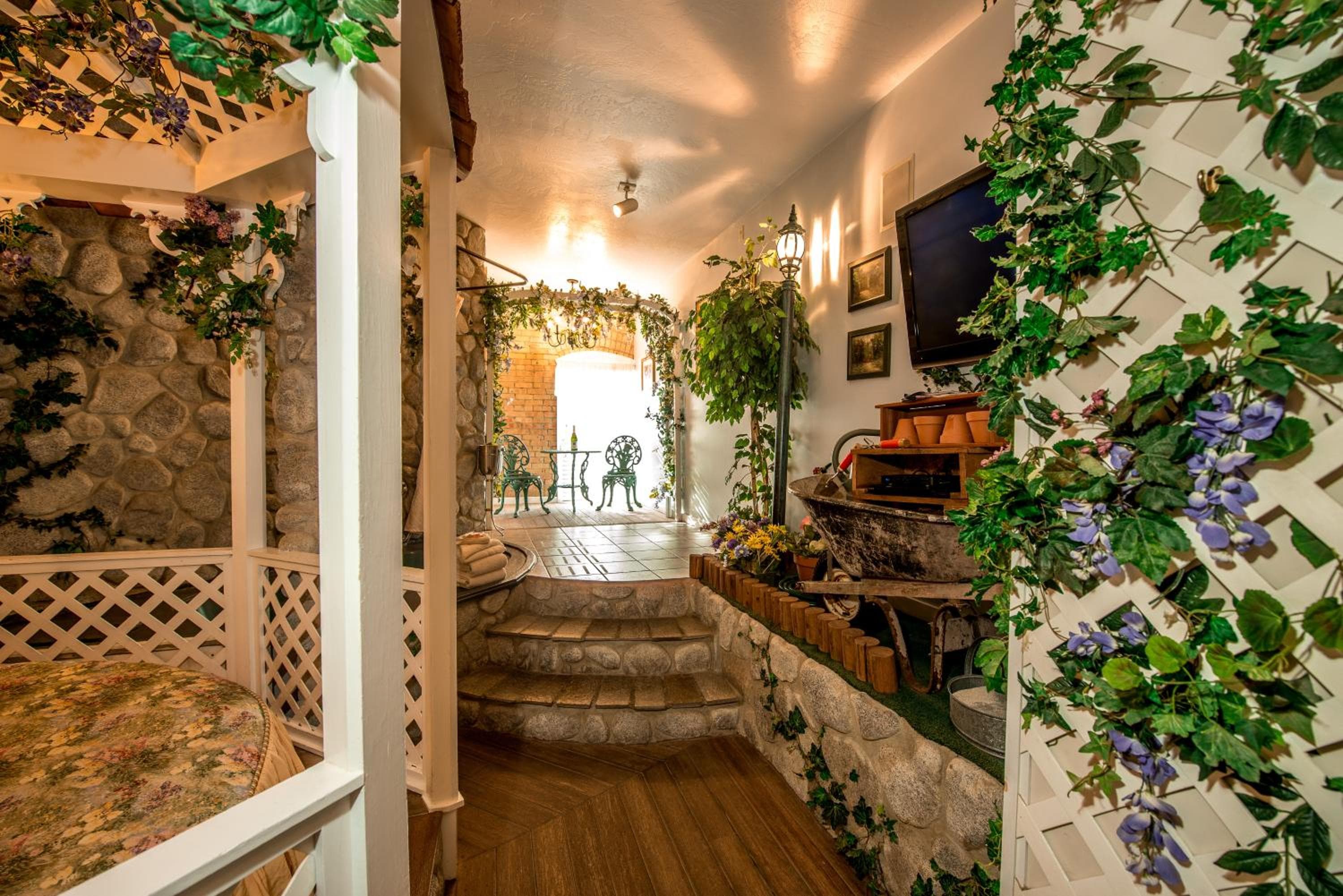 The Anniversary Inn - Fifth South