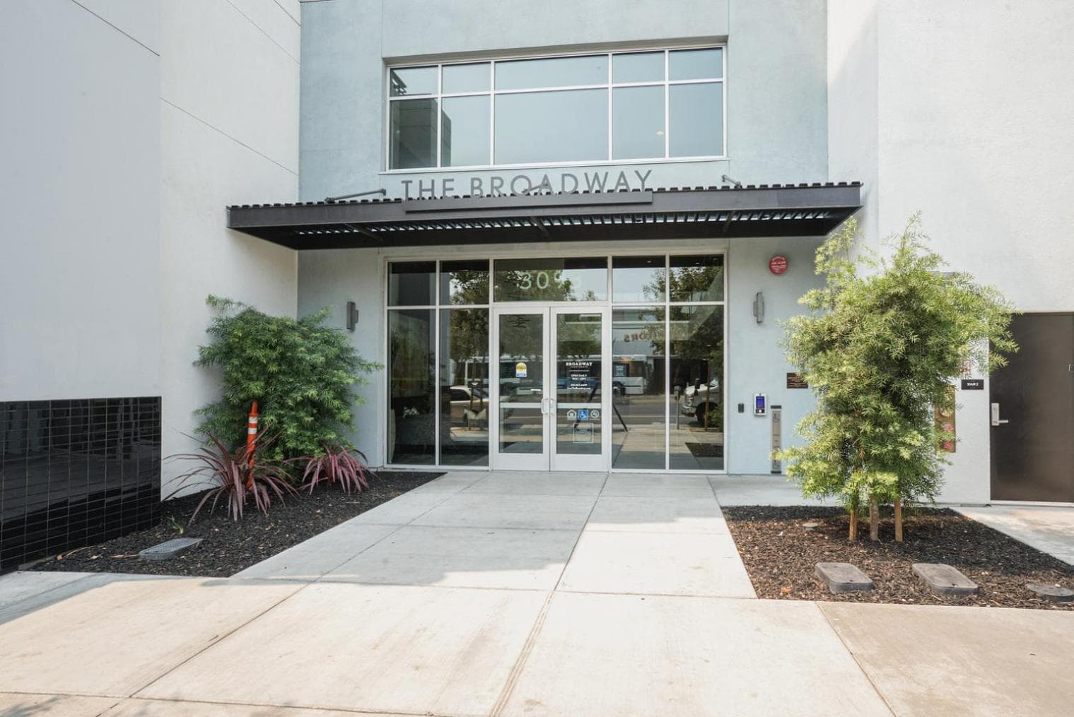 Oakland Studio w Gym Pool AC near Target SFO-698