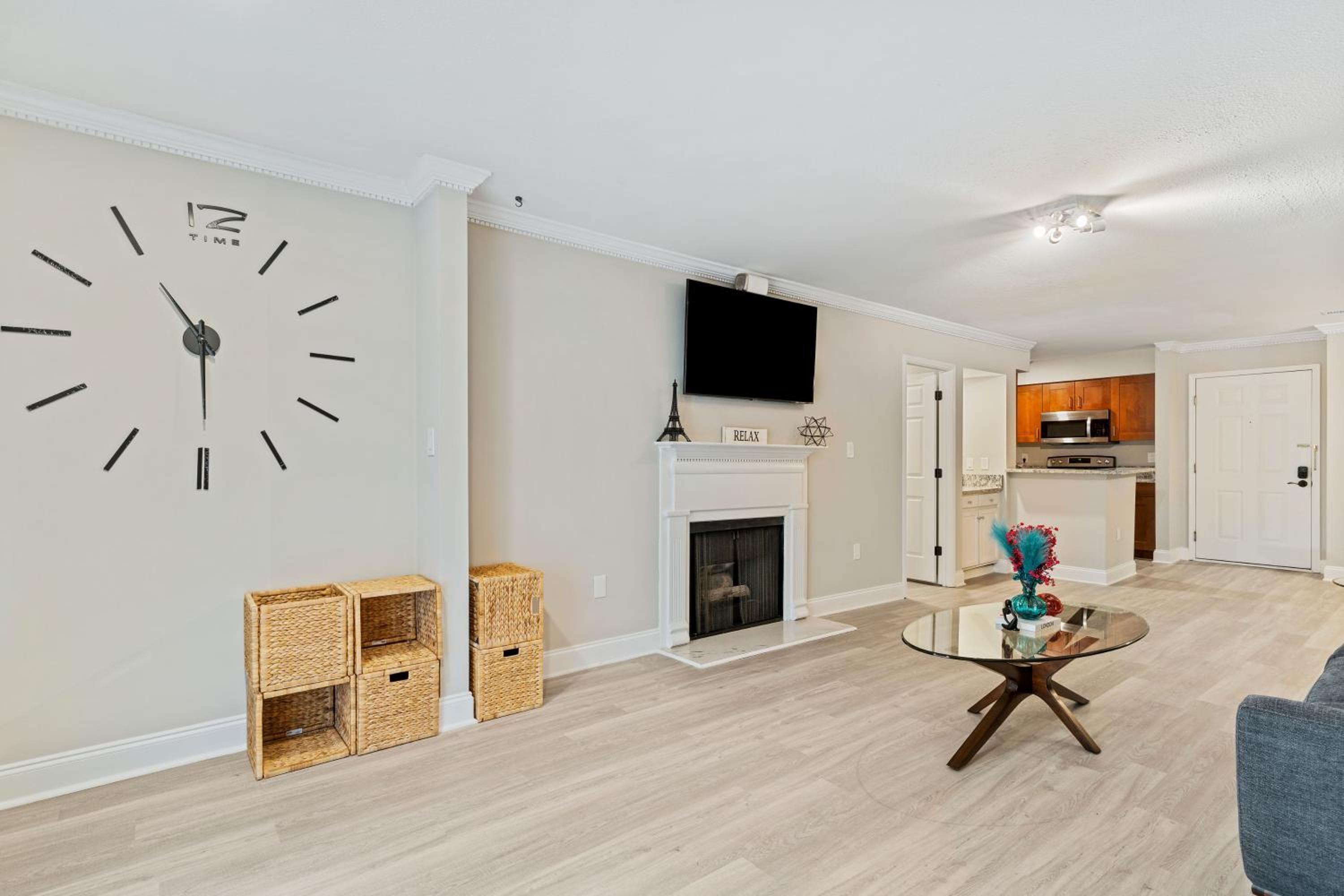 RM2 - 1bdr 1bath Cozy ensuite shared Condo