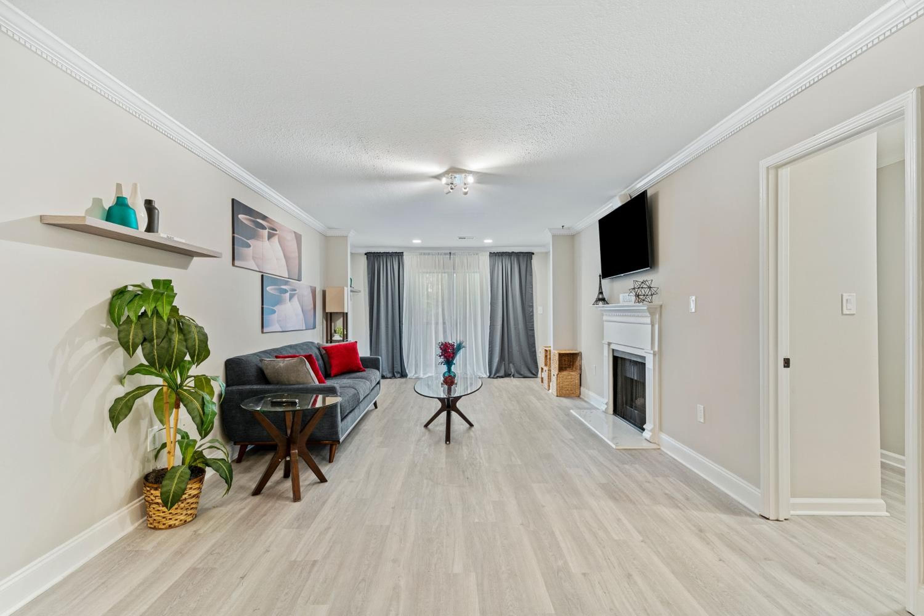 RM2 - 1bdr 1bath Cozy ensuite shared Condo