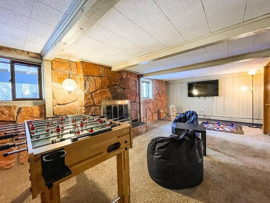 River Rocks Retreat HOT TUB/FIRE PIT/MTN VIEWS