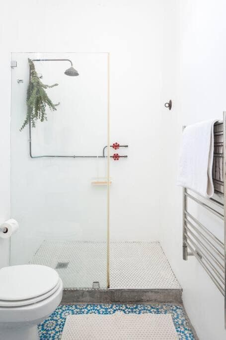 The Old Shop loft apt in the heart of Kalk Bay