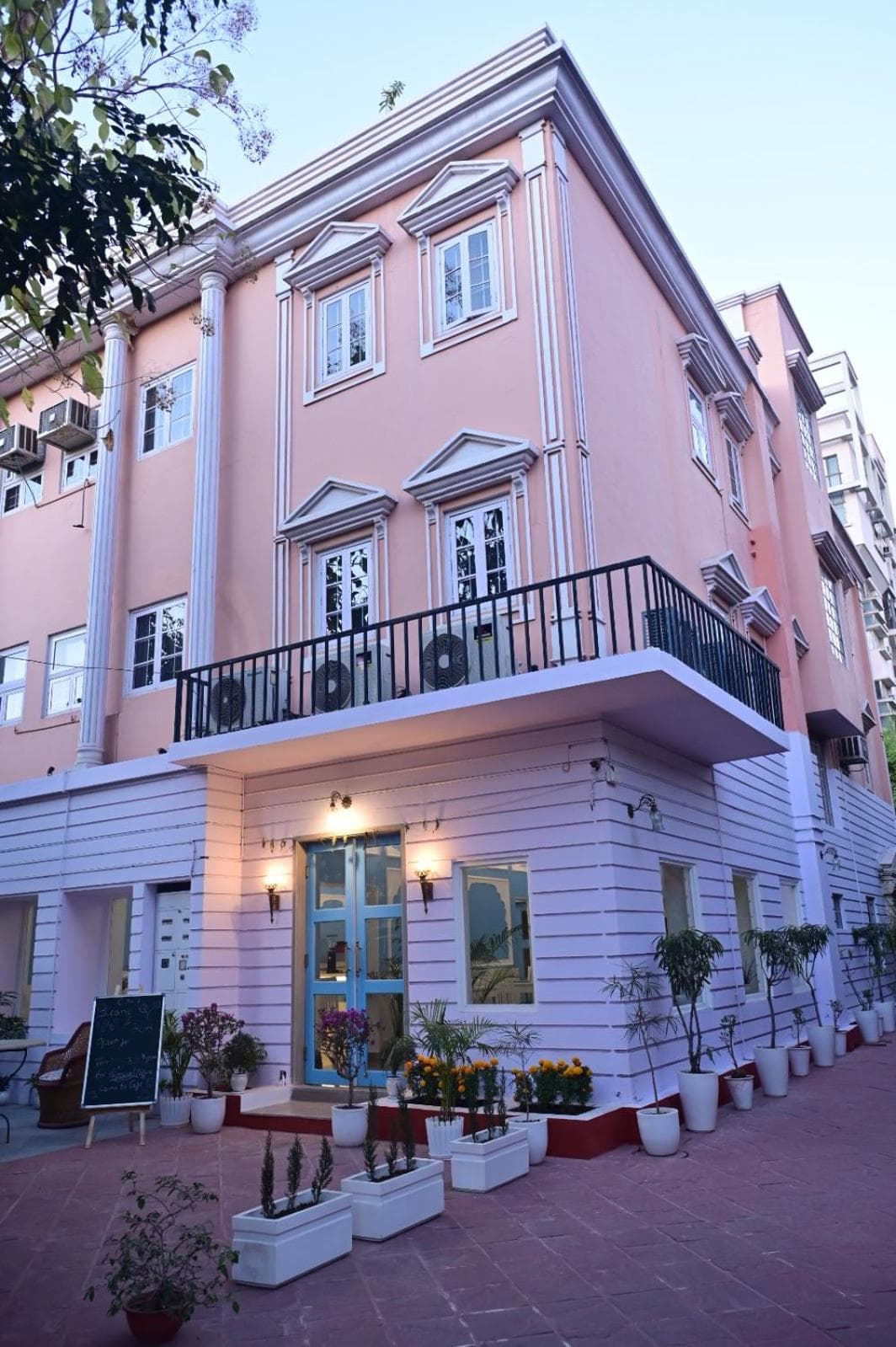 Anuraag Villa