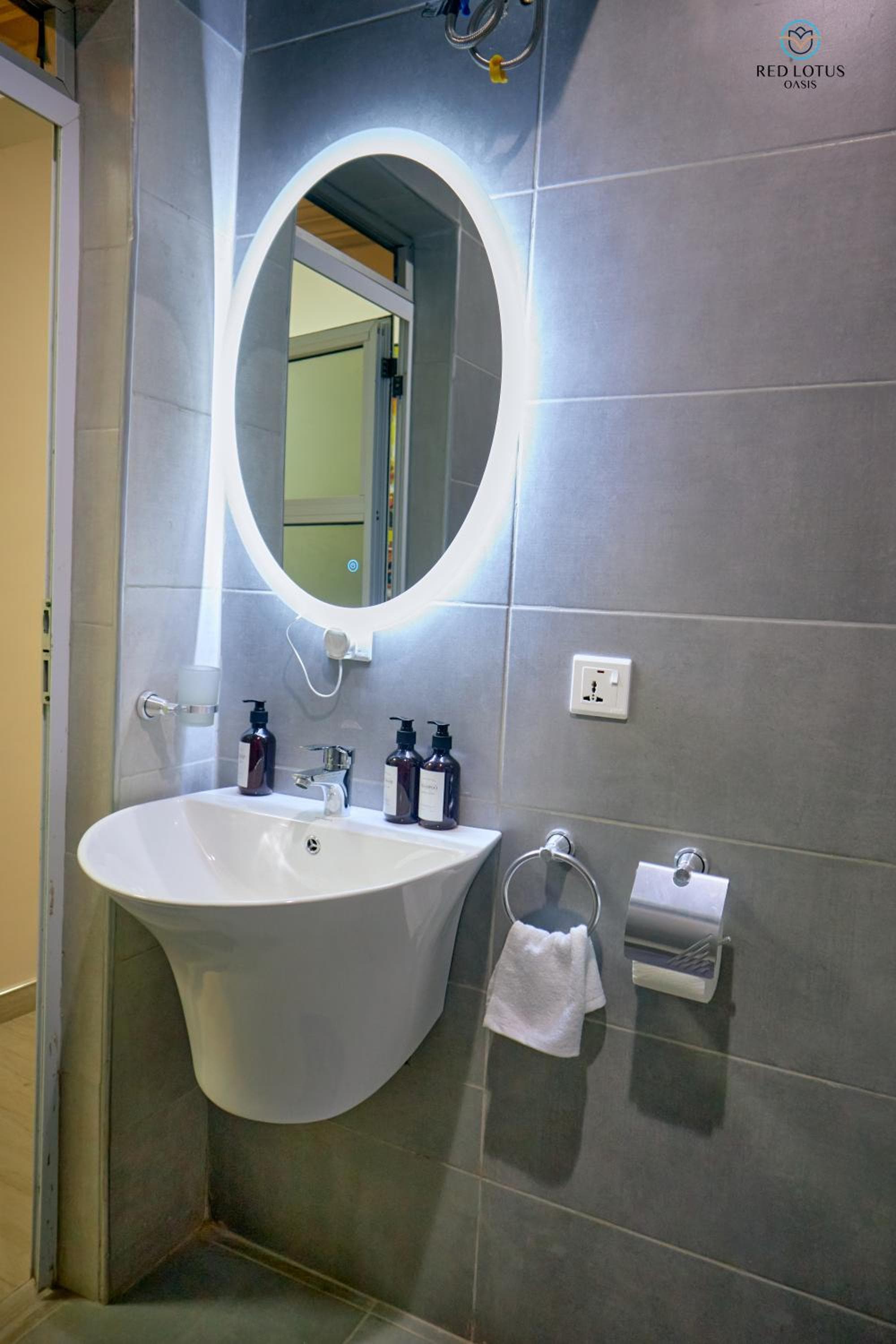 Charming Rooftop Apartments- Strong Wi-Fi & 40percent Long-stay Disc