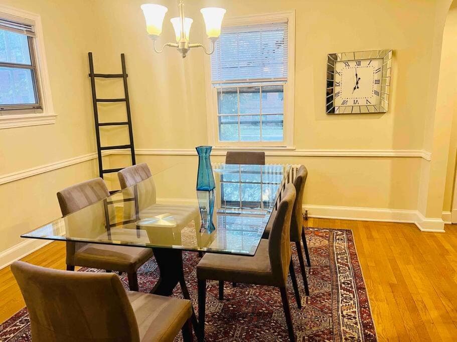 Lux 4 Bed Home w/ Parking Walk to Bethesda Metro!