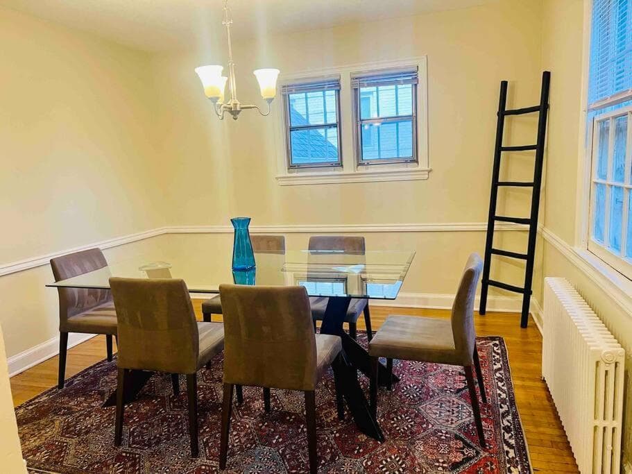 Lux 4 Bed Home w/ Parking Walk to Bethesda Metro!