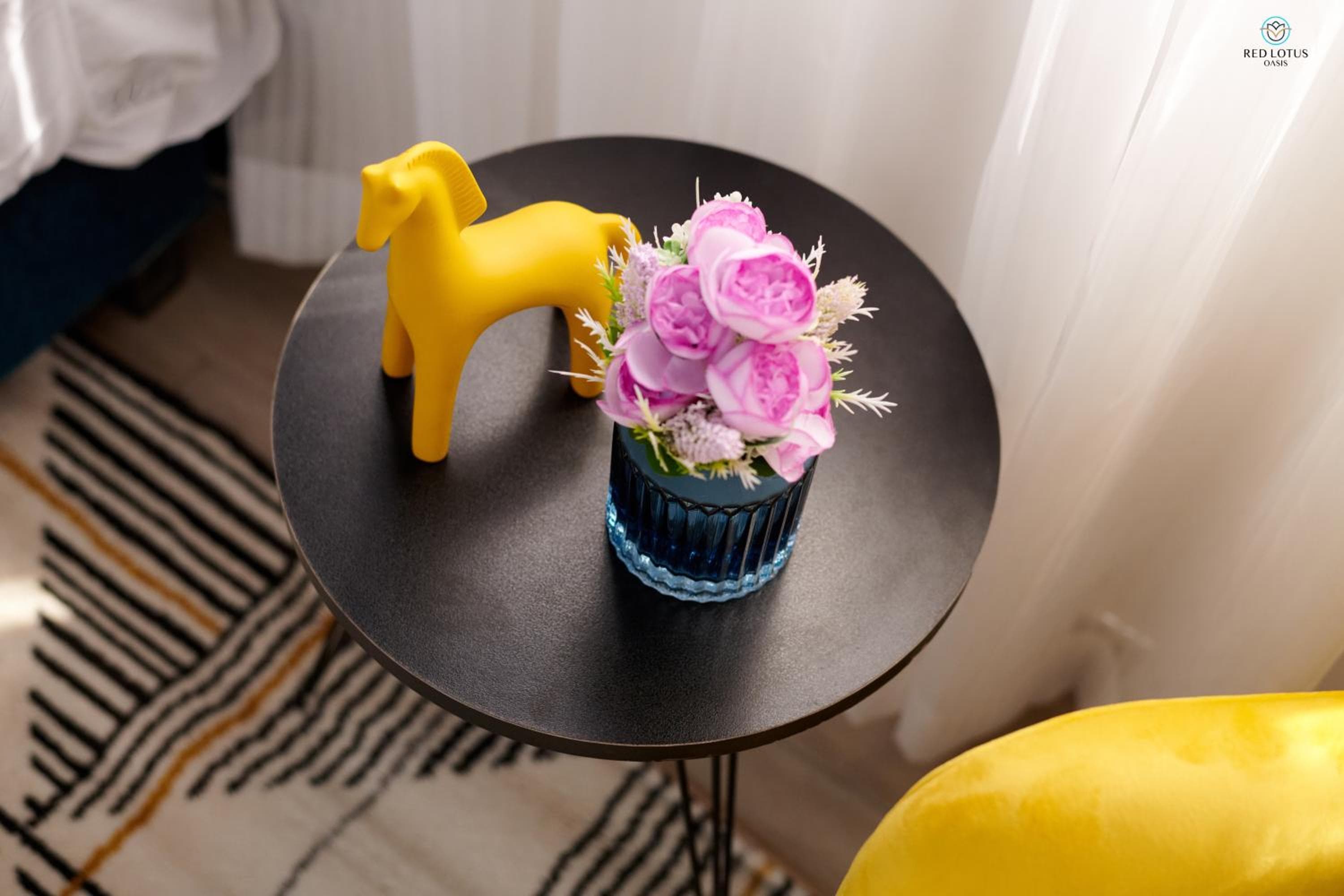 Charming Rooftop Apartments- Strong Wi-Fi & 40percent Long-stay Disc