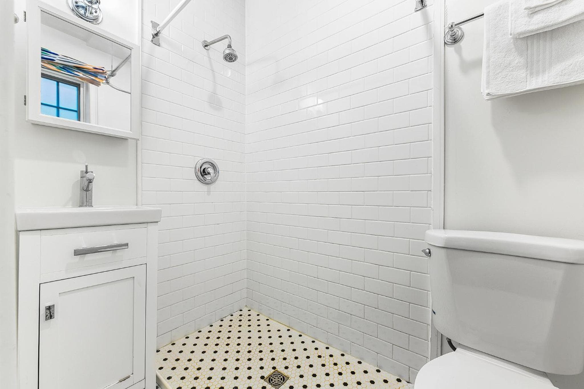New! Unique & Spacious Apt in Allentown