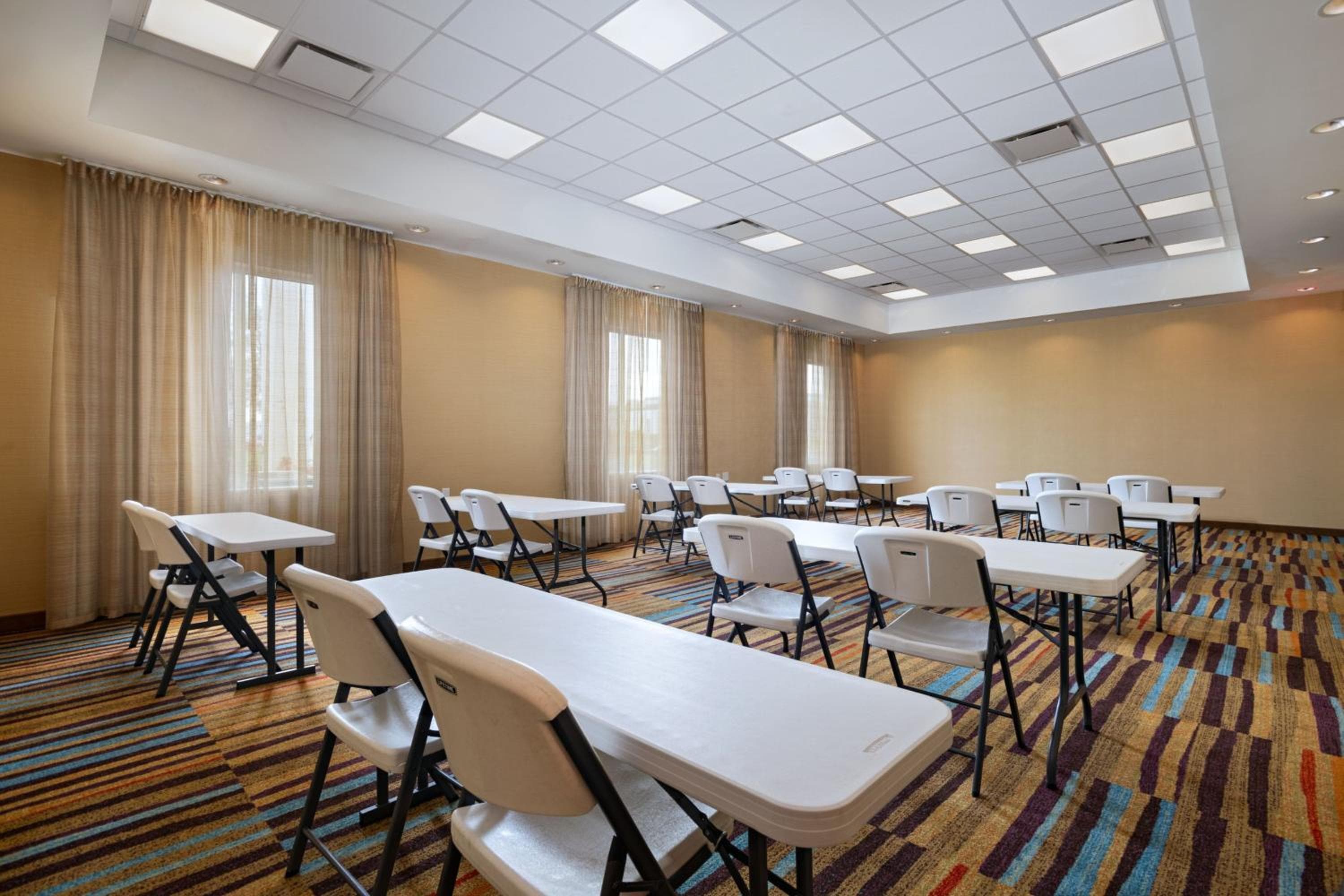 Fairfield Inn & Suites by Marriott Lincoln Airport