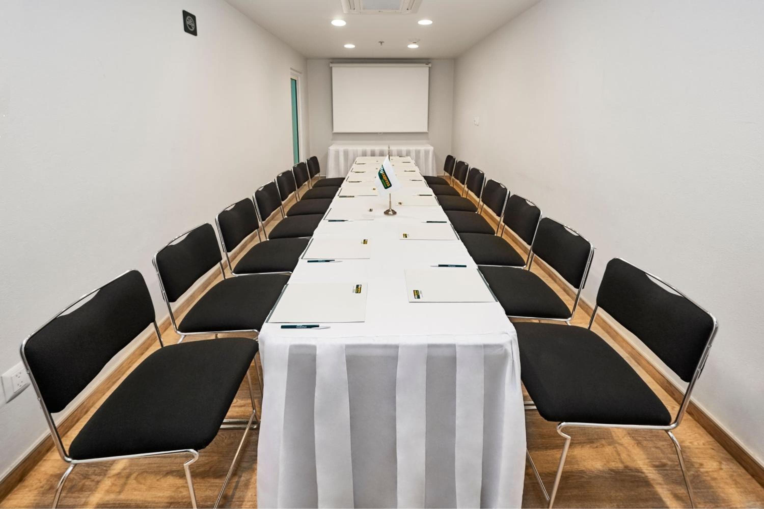 City Express Junior by Marriott Toluca Zona Industrial