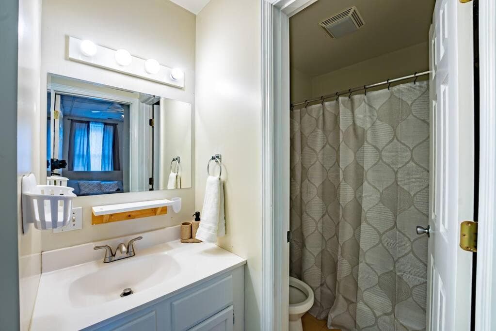 Brand New Cozy 2B & 1B I Downtown Wifi I Free Parking