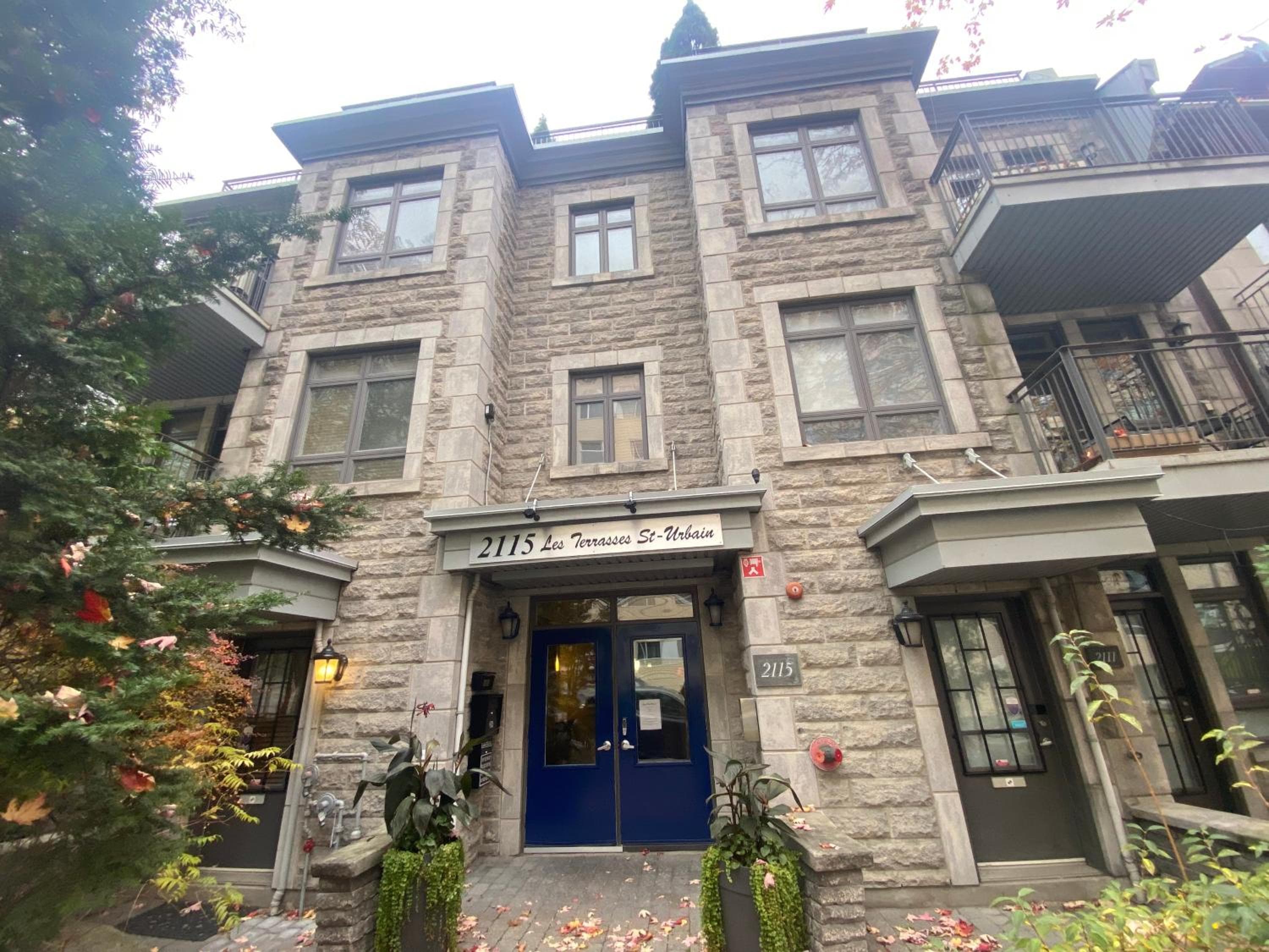 ApartHotelMontreal by Les Terrasses Saint Urbain 2225I2