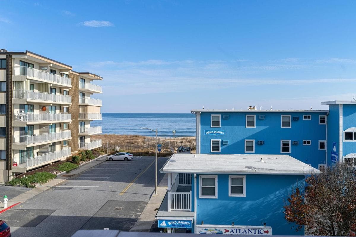 Ocean Block Condo 100 Steps From the Beach