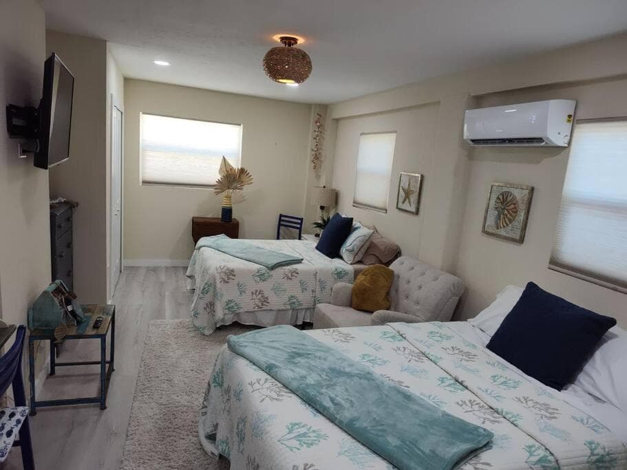 Completely Renovated! Half Duplex 1mile to Beach