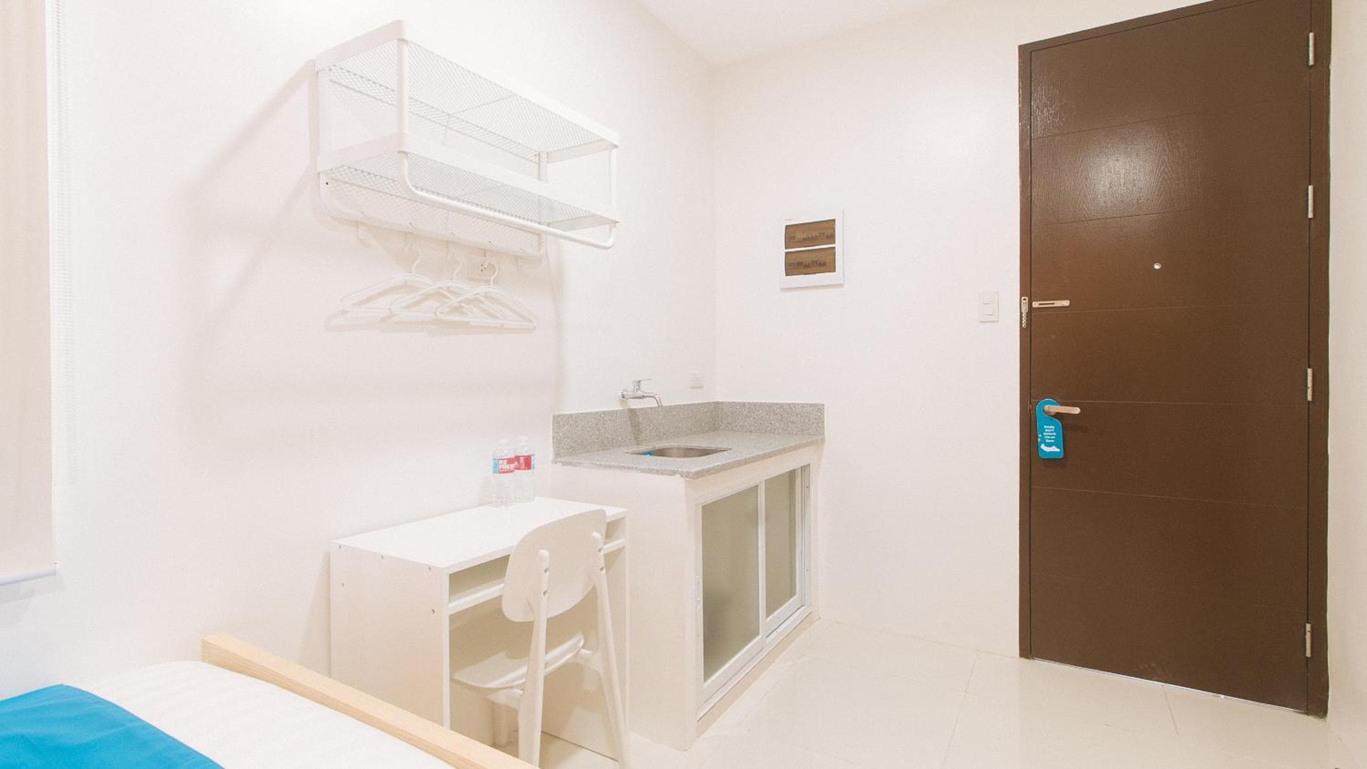 Sans Hotel at One JD Place Makati by RedDoorz