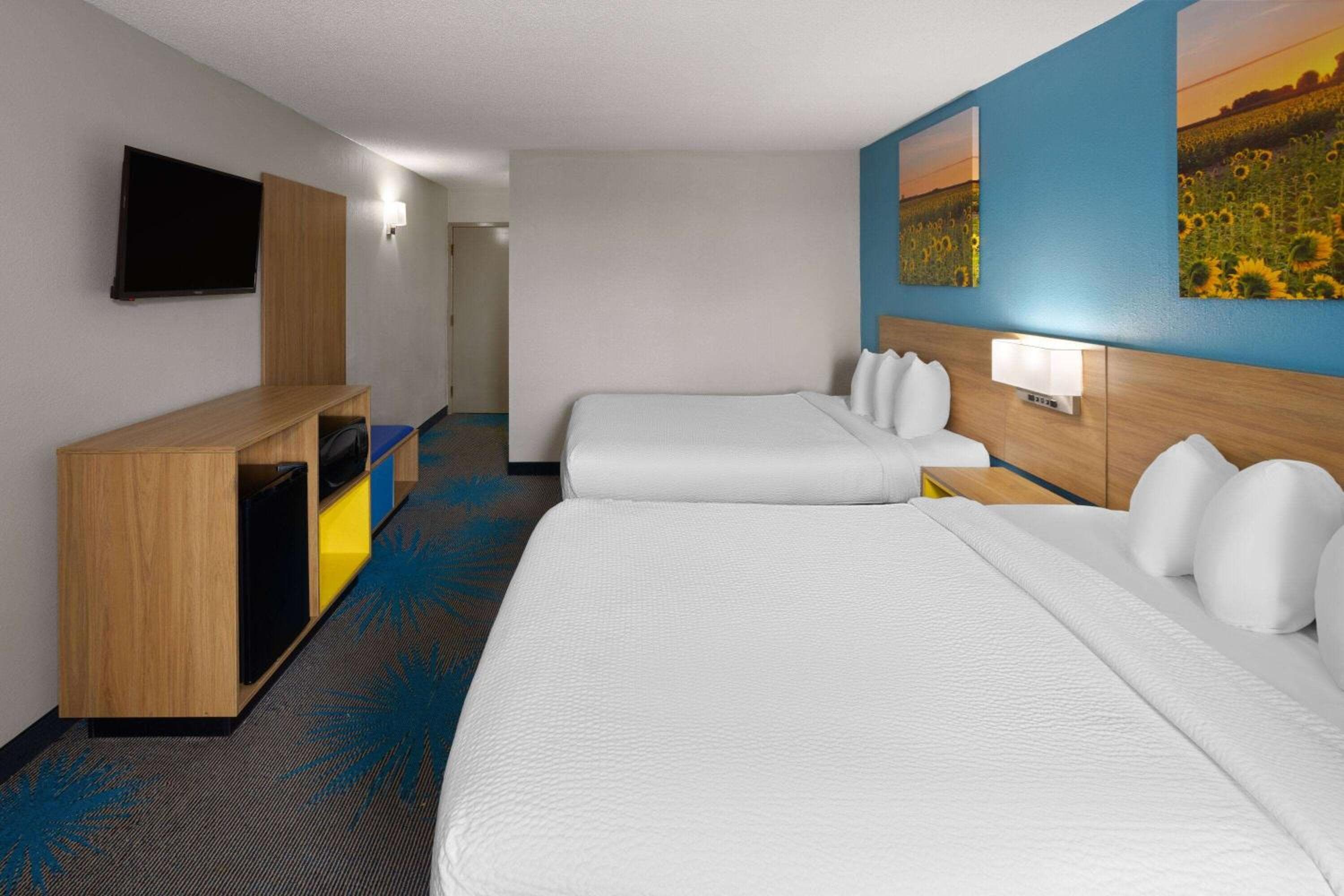 Days Inn & Suites by Wyndham Northwest Indianapolis