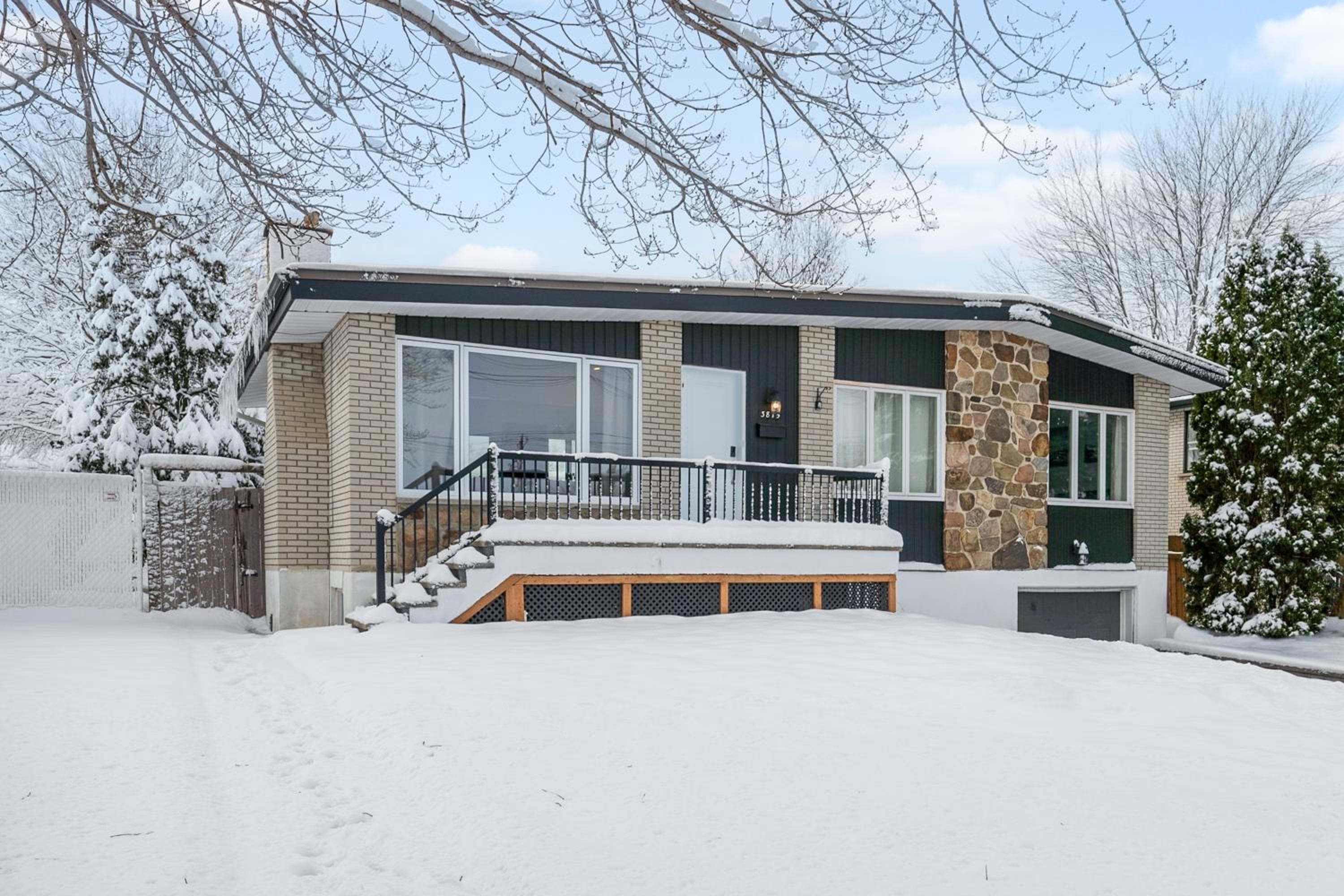 Contemporary renovated house in southshore MTL