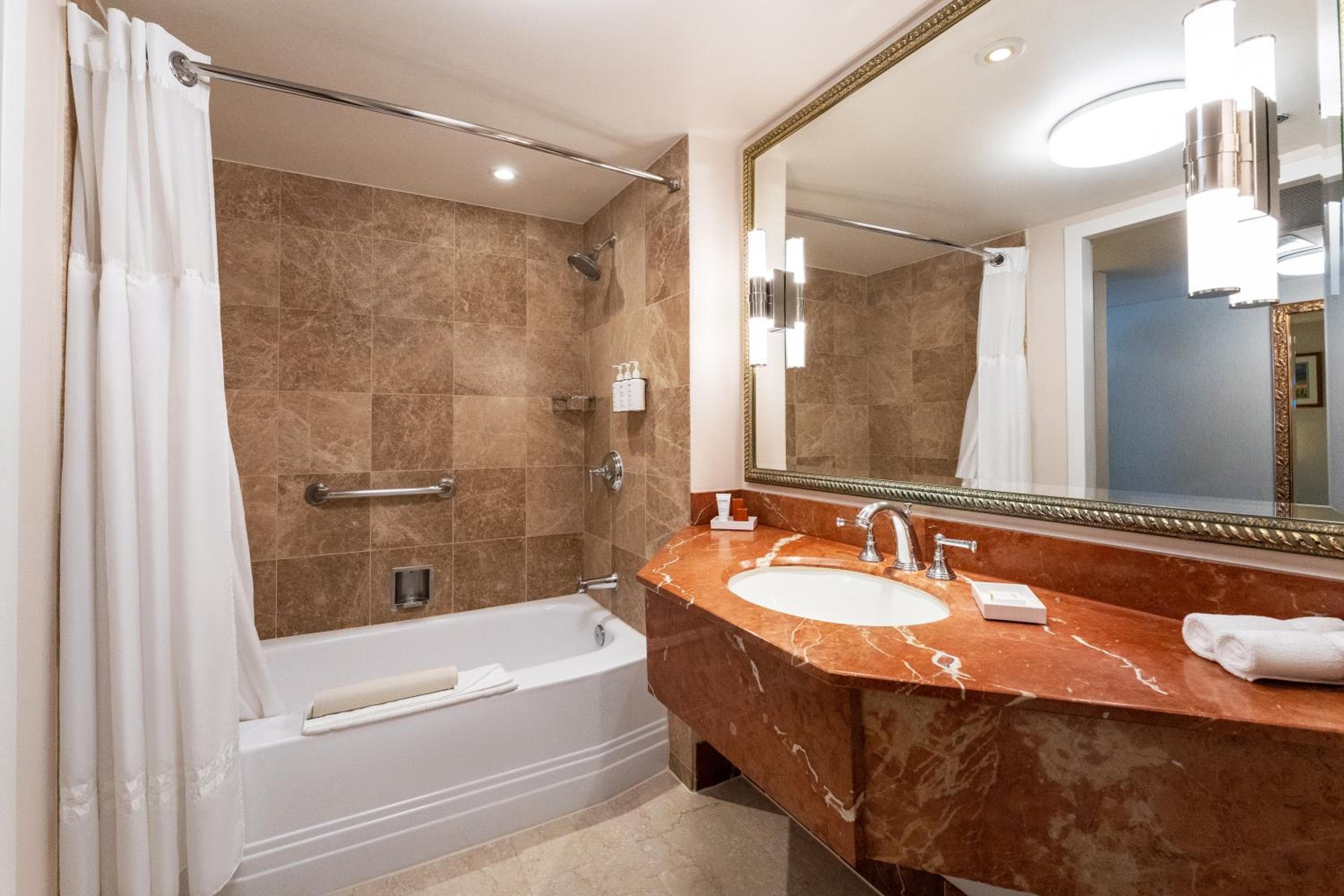 Monterey Plaza Hotel & Spa