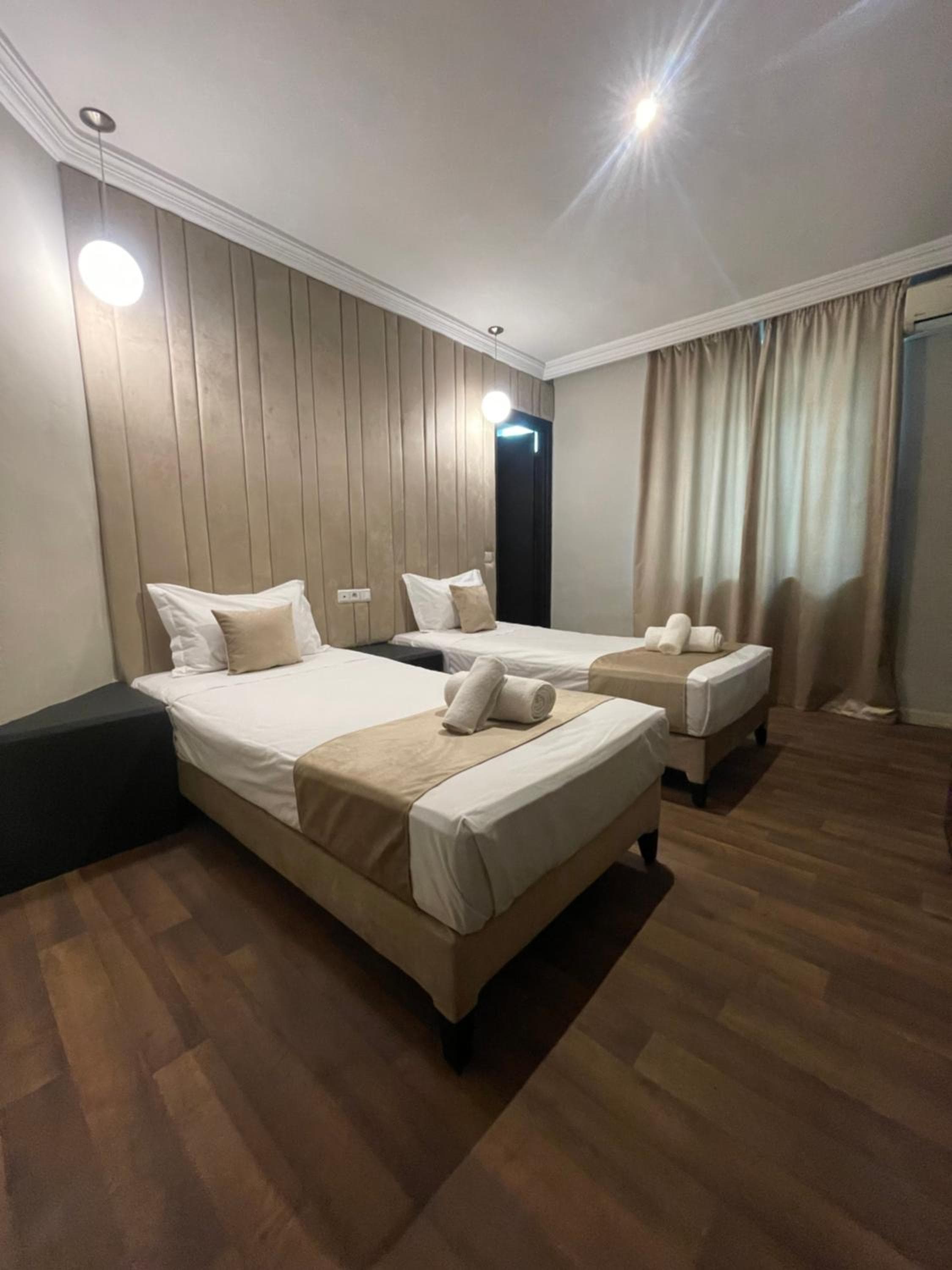 Cadé Hotel