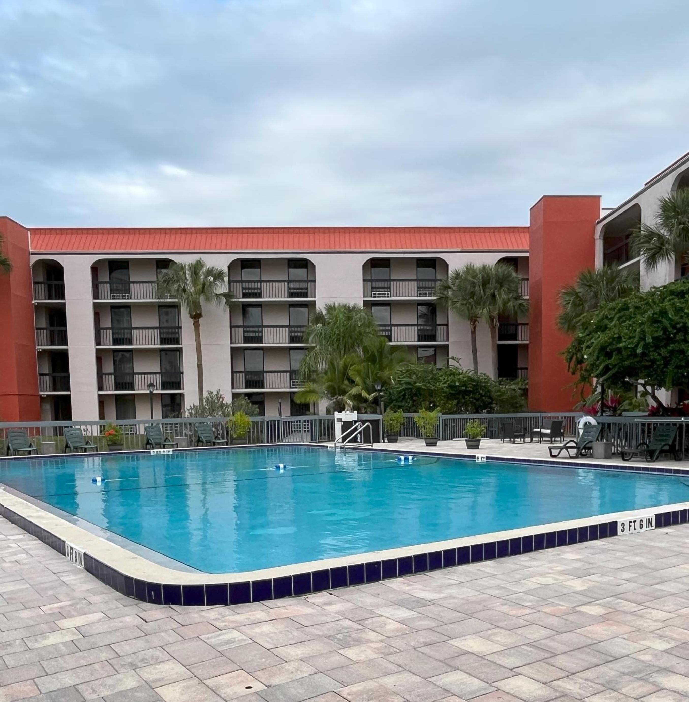 Grand Hotel Orlando at Universal Blvd - Shuttle to Theme Parks