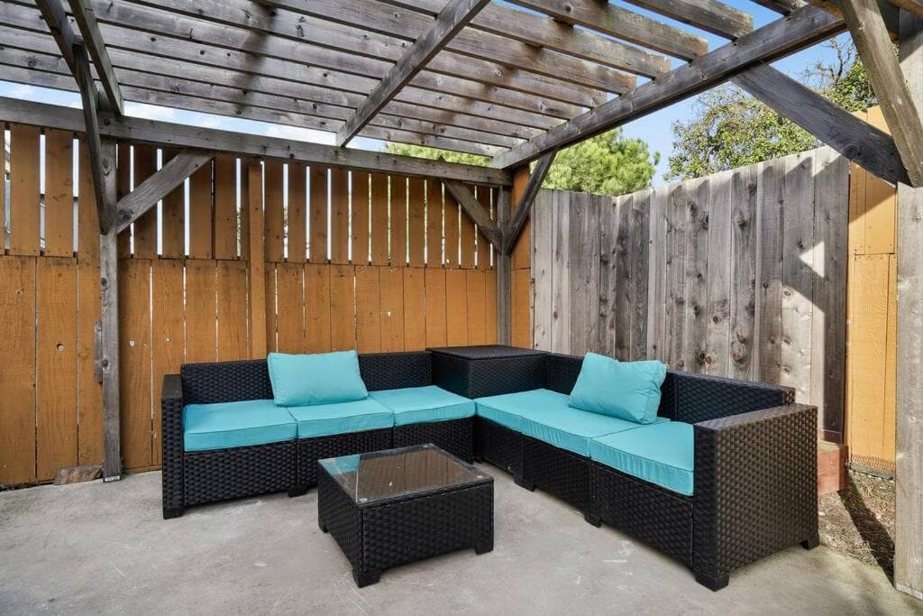 Spacious 5BR Coastal Retreat - 8 Beds Beach & Golf - Old