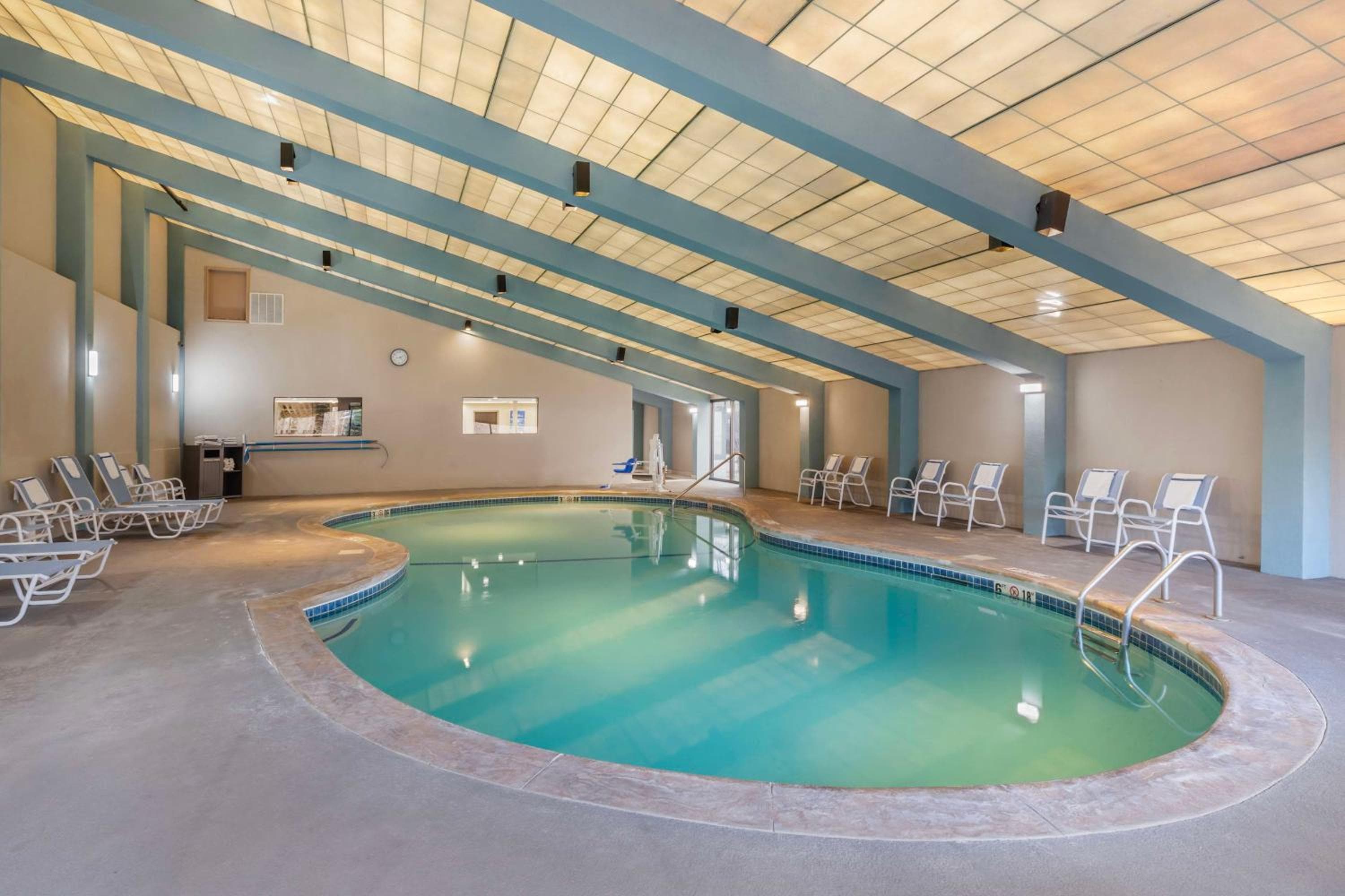 Best Western Plus New Englander