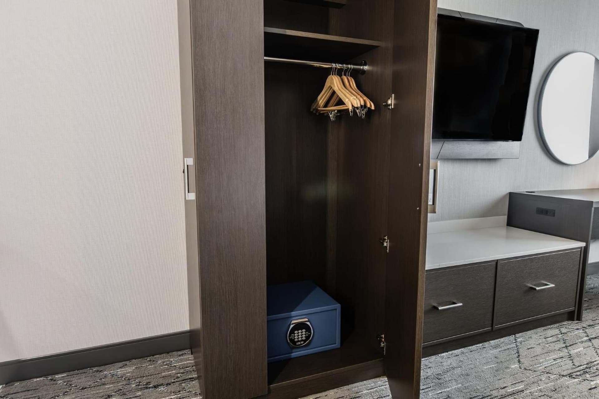 Holiday Inn Express & Suites Toronto Airport South by IHG