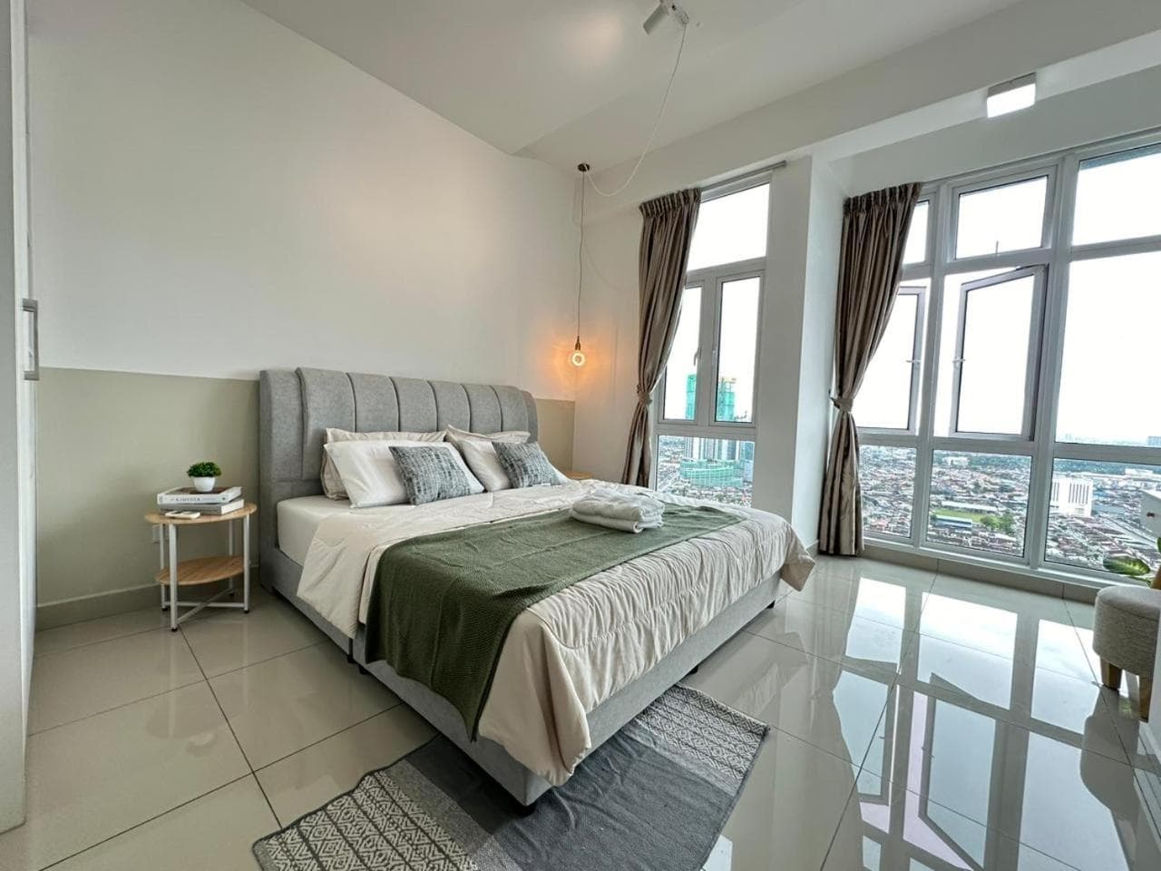 Twin Galaxy Muji Style 2 Bedroom with balcony High Floor Nice City View