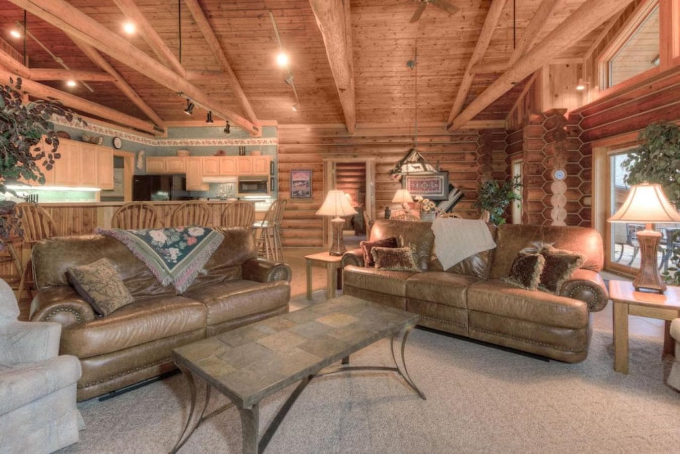 Last Minute Special- Cozy Log Cabin, Views, Hottub
