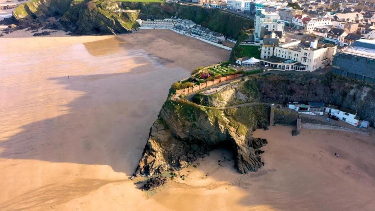 Newquay Rocklands Beach View