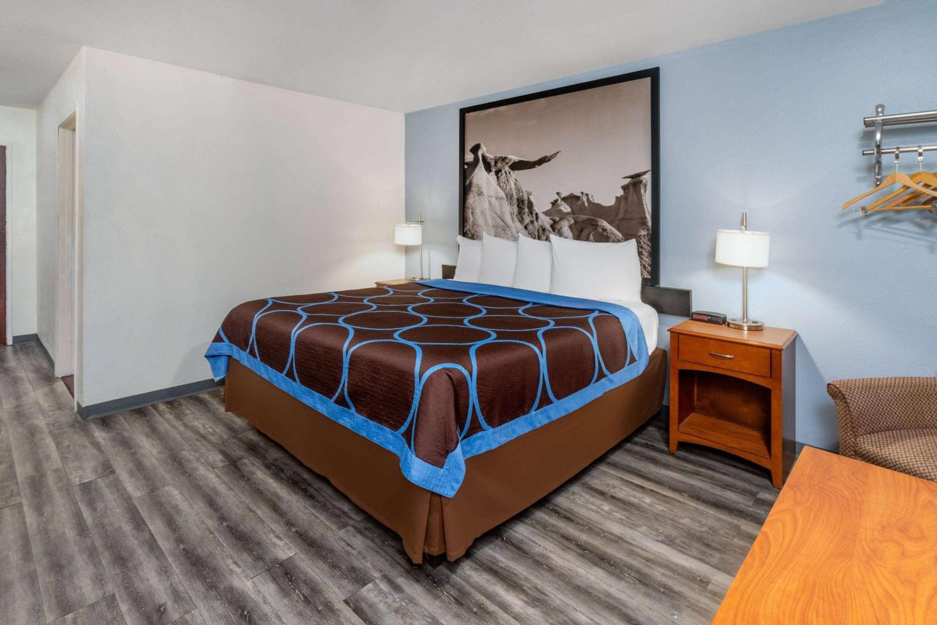 Super 8 by Wyndham Clayton