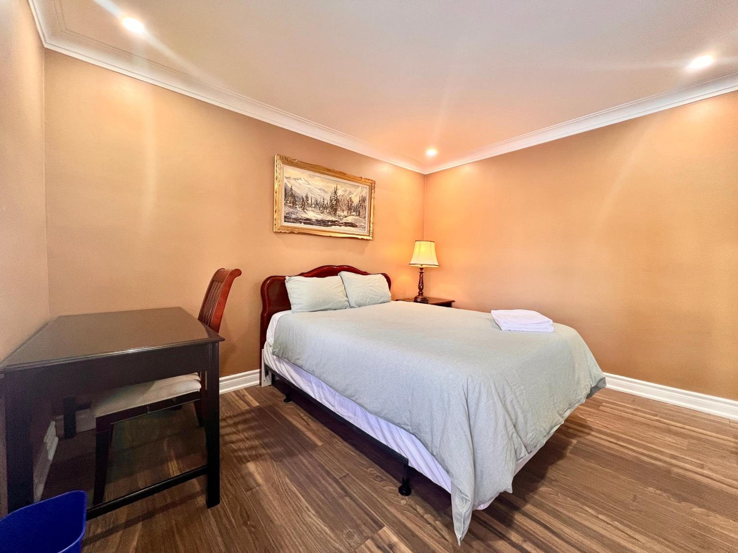 Upgraded Ensuite Rooms 7-min to Subway Near Downsview Rogers Stadium