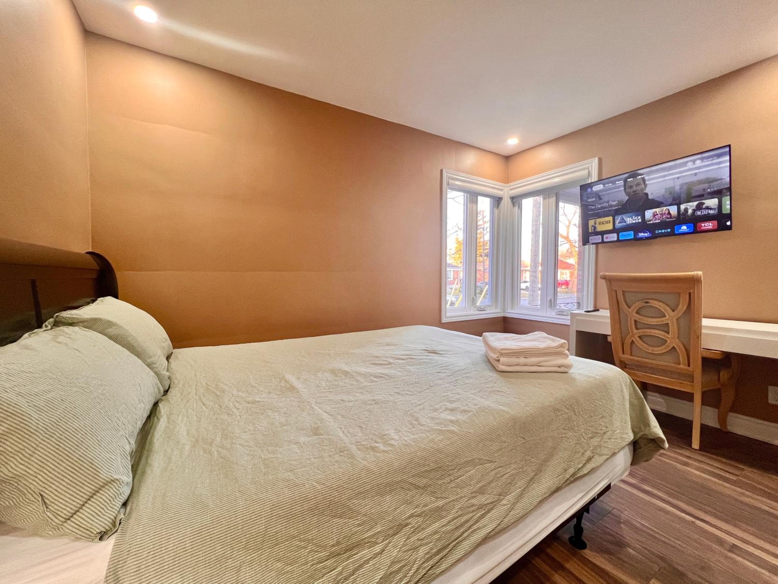 Upgraded Ensuite Rooms 7-min to Subway Near Downsview Rogers Stadium